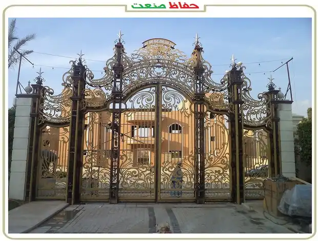 راهنمای خرید و نصب درب حیاط ویلایی فرفورژه در کرمان